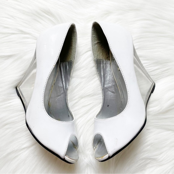 Michael Antonio Size 5.5 White Leather and Lucite Wedges - Picture 5 of 7